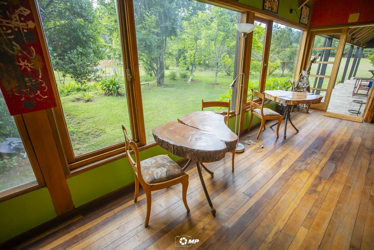 Espacio CoWork con vista al jardín